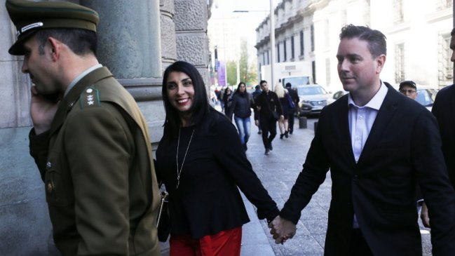 Reportaje denuncia que ministra Rubilar usó recursos públicos en campaña de su pololo, Christian Pino