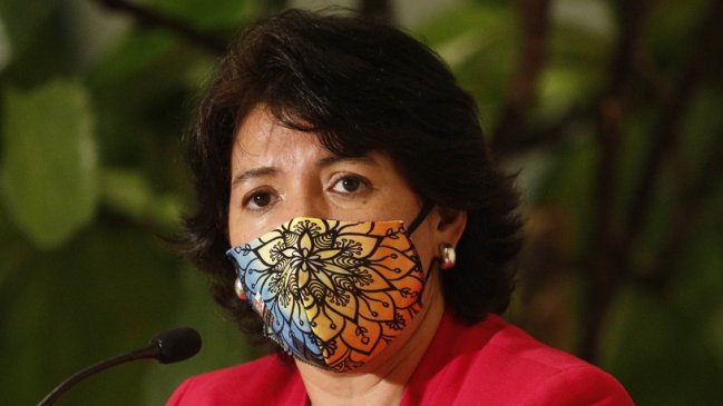 Tras compartir con candidato contagiado, Provoste suspendió actividades de campaña