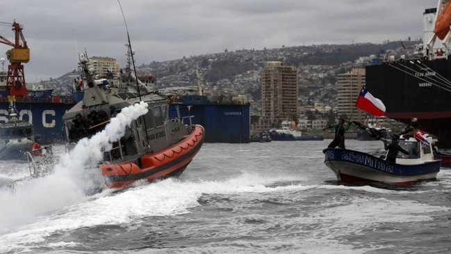Armada tras choque con pescadores artesanales en Valparaíso: 