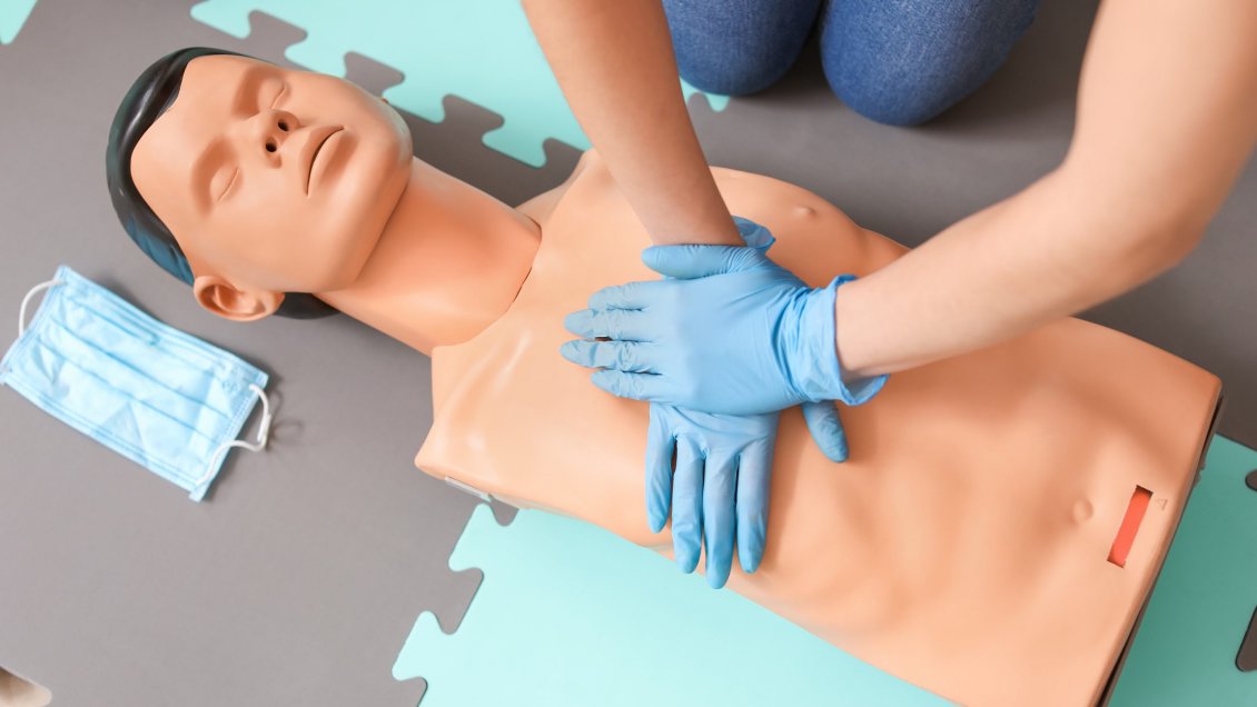 China lanza campaña para promover formación de primeros auxilios en sus escuelas