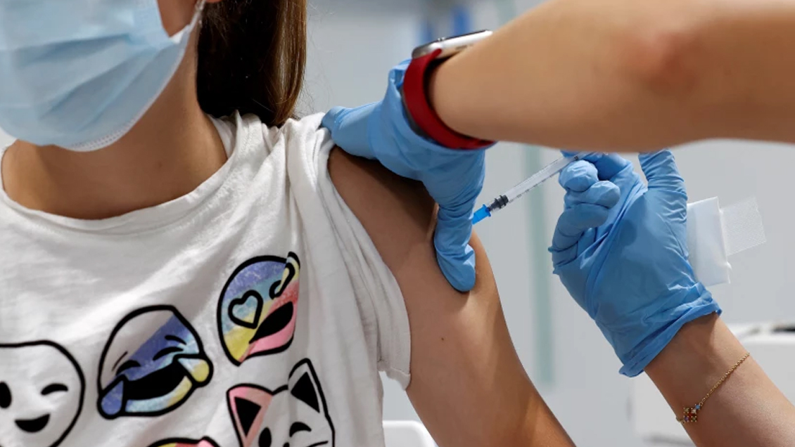 La vacuna de Pfizer demostró ser altamente efectiva en adolescentes
