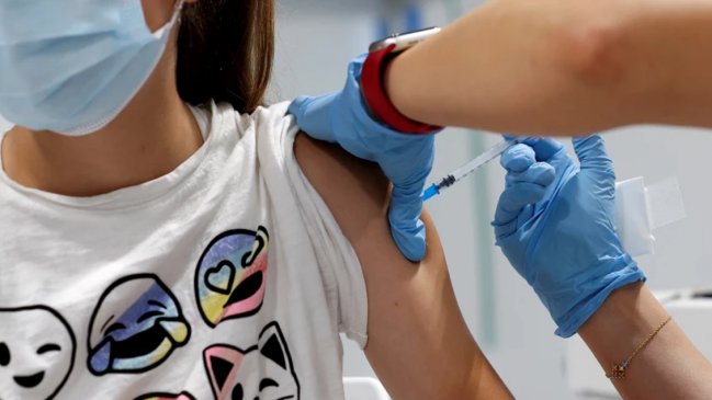 La vacuna de Pfizer demostró ser altamente efectiva en adolescentes