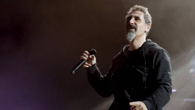 Serj Tankian dio positivo a Covid-19 tras volver a los shows con System of a Down