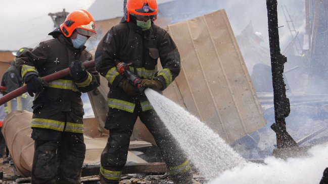 Once casas resultaron afectadas por incendio en campamento de Antofagasta