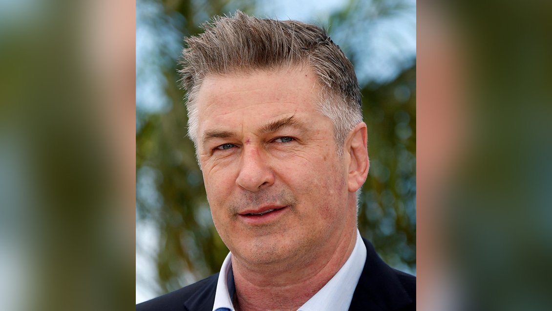 Alec Baldwin fue avisado de que la pistola no tenía balas, según la nota judicial