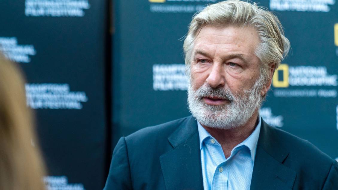 Caso Alec Baldwin: disparo fue durante ensayo y un grupo de producción renunció horas antes