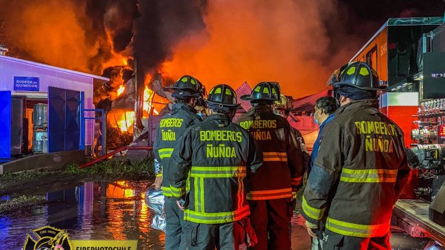 Controlan incendio en fábrica de Calera de Tango, pero suspenden clases de Educación Física por el humo