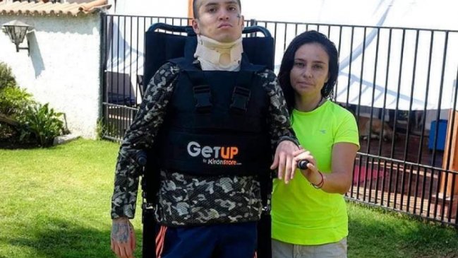 Mujer rifa auto nuevo para costear operación de su hijo tras brutal agresión en Viña del Mar