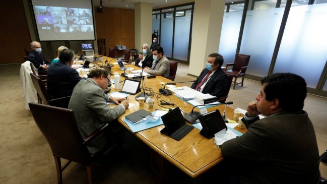 Comisión de Constitución del Senado vota este martes en general el cuarto retiro