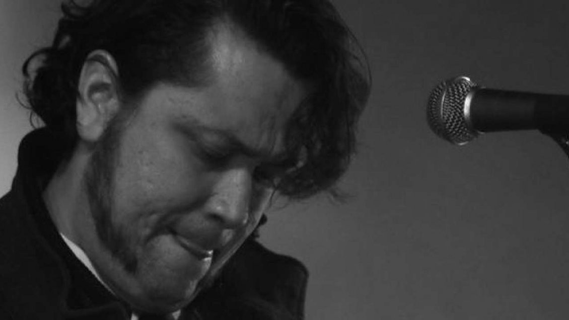 Madre de chileno asesinado en el atentado del Bataclan pide justicia en Francia