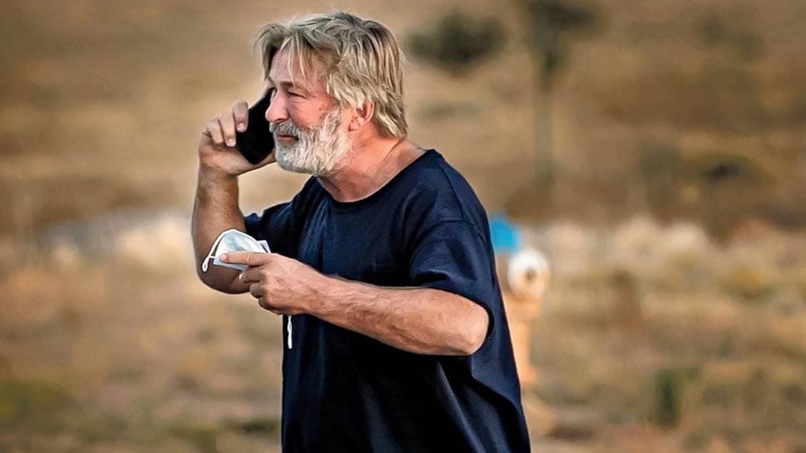 Caso Alec Baldwin: policía dice que la misma bala hirió a director y mató a Halyna Hutchins