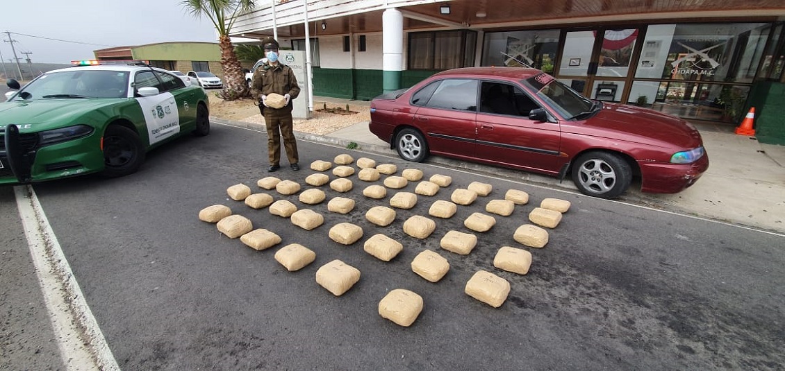 Carabineros detuvo en Pichidangui a dos sospechosos de transportar 47 kilos de marihuana