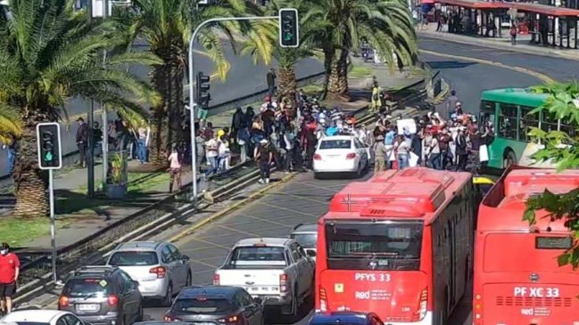 Vendedores ambulantes protagonizaron manifestación en Estación Central