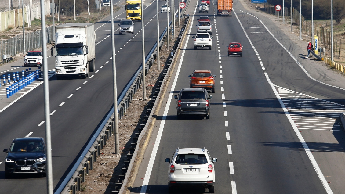 Fin de semana largo: Carabineros espera que 150 mil vehículos regresen hoy a la RM