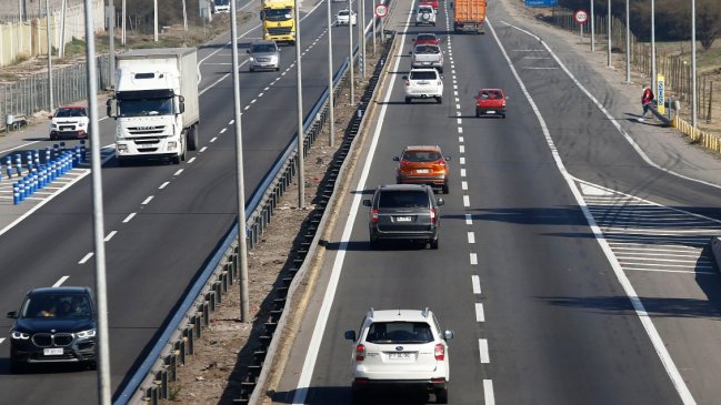 Fin de semana largo: Carabineros espera que 150 mil vehículos regresen hoy a la RM