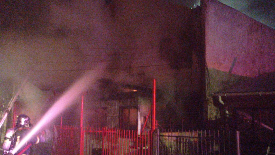 Adulto mayor resultó lesionado de gravedad en incendio en Punta Arenas