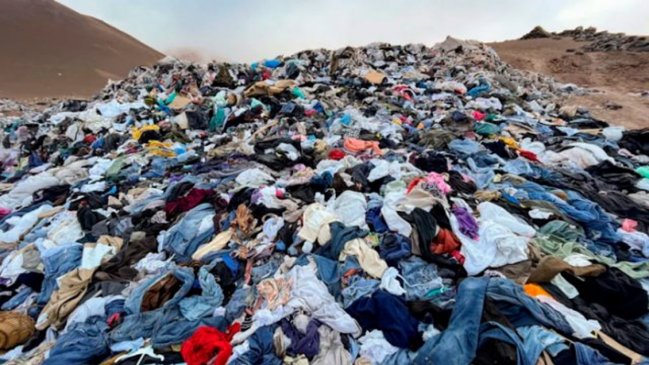Alto Hospicio por cementerio de ropa en el desierto de Atacama: 