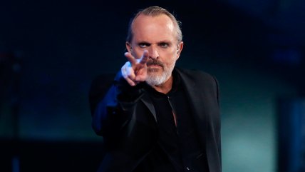  Miguel Bosé pidió a periodistas que se quitaran las mascarillas  