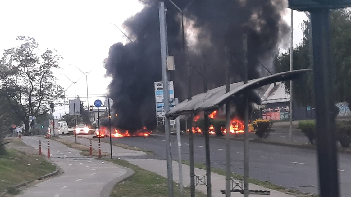 Manifestantes encendieron barricadas en cercanías de la Universidad de la Frontera en Temuco