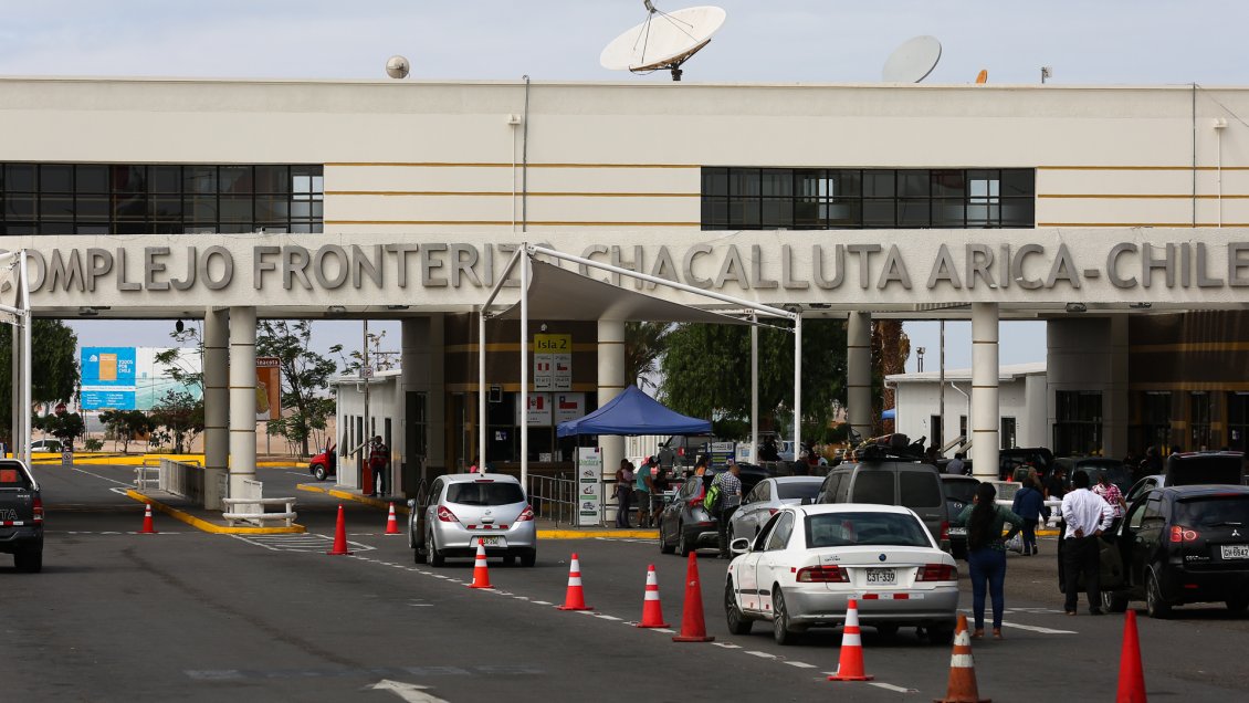 Alcalde de Arica criticó reapertura de pasos fronterizos de Chacalluta y Colchane