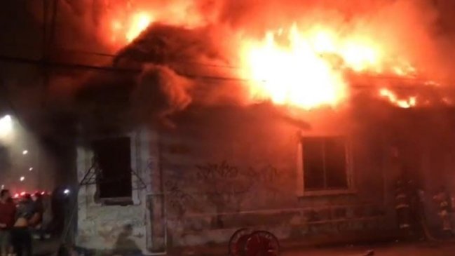 Fatal incendio en Talca: Las seis personas lesionadas están fuera de riesgo vital