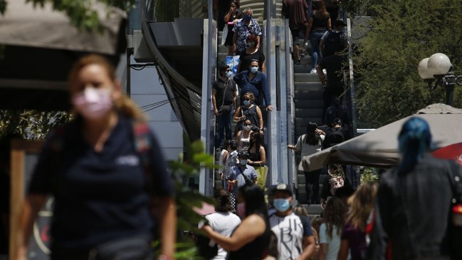Estudio: Centros comerciales son los lugares preferidos por santiaguinos para pedir taxis