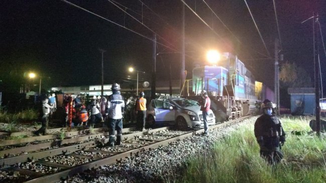Tren impactó a un vehículo en cruce ferroviario de Chillán: Tres lesionados