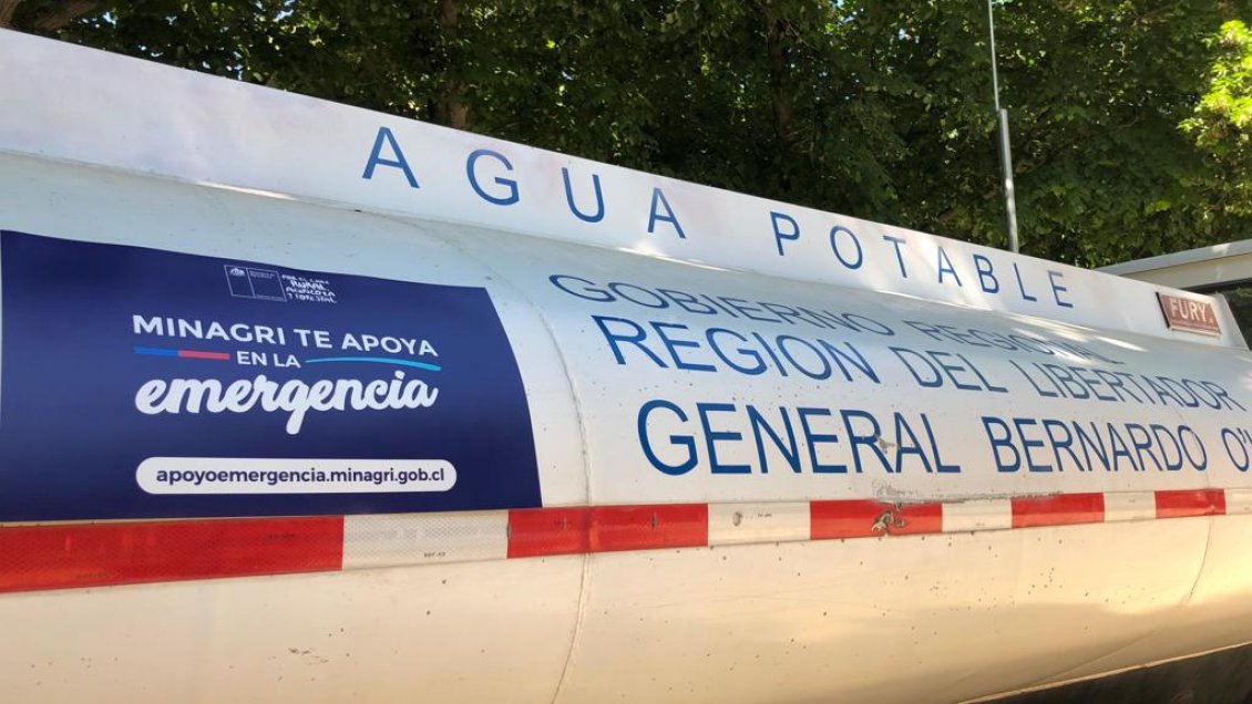 14 municipios de O'Higgins firman convenio para arriendo de camiones aljibes durante emergencia agrícola