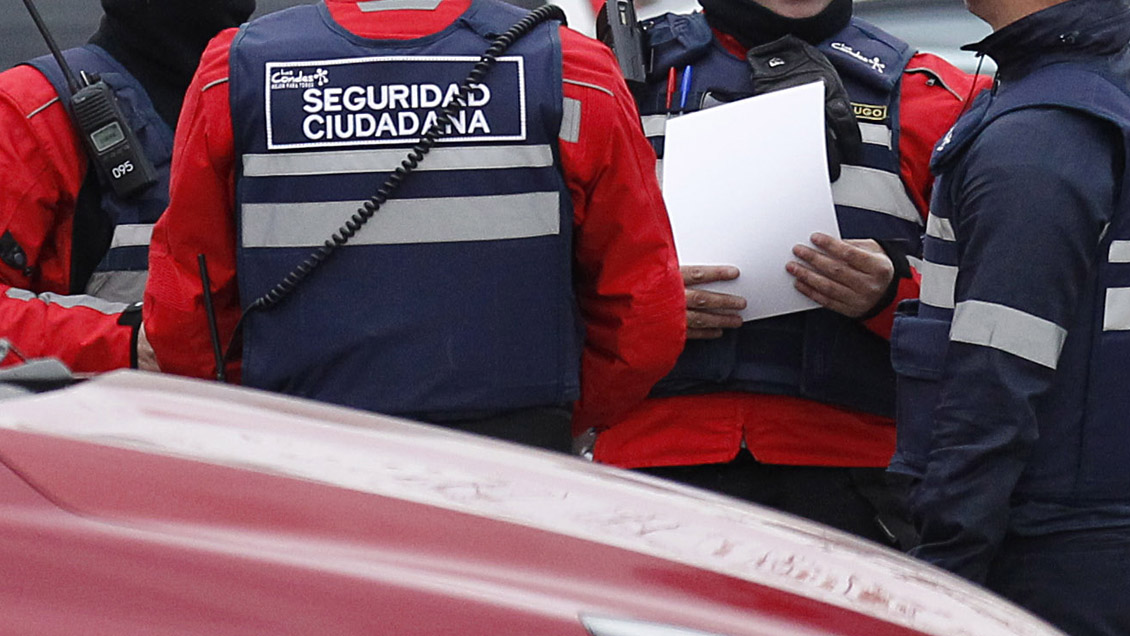 Contraloría: Guardia municipal de Las Condes no puede usar lumas, gas pimienta y esposas