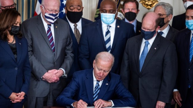 Biden firmó ley para juzgar en EEUU a quienes atenten contra sus funcionarios en el extranjero