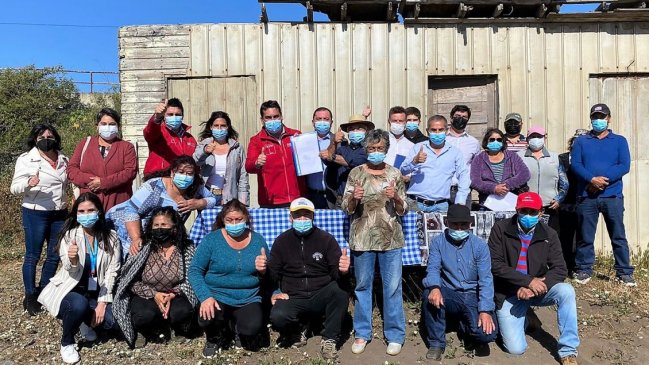 Pescadores y recolectores de Cobquecura reciben terreno fiscal para potenciar turismo en Taucú