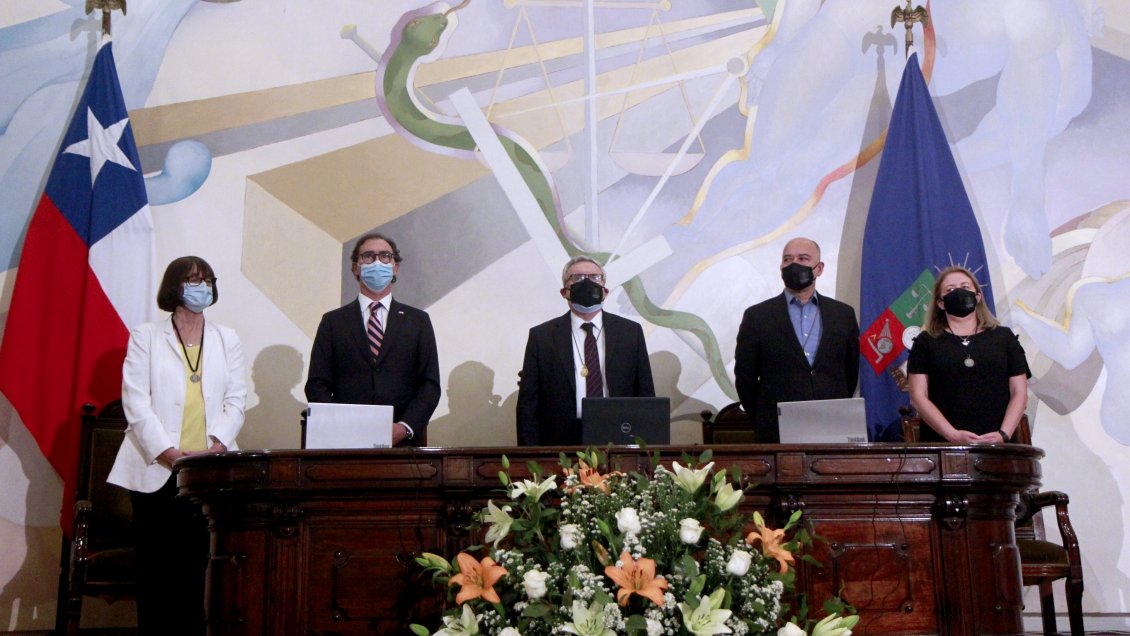 U. de Chile cumplió 179 años y llamó a 