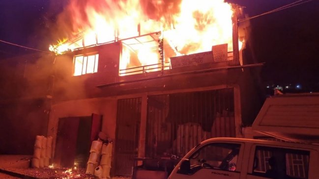 Incendio destruyó una casa y dejó seis damnificados en Antofagasta