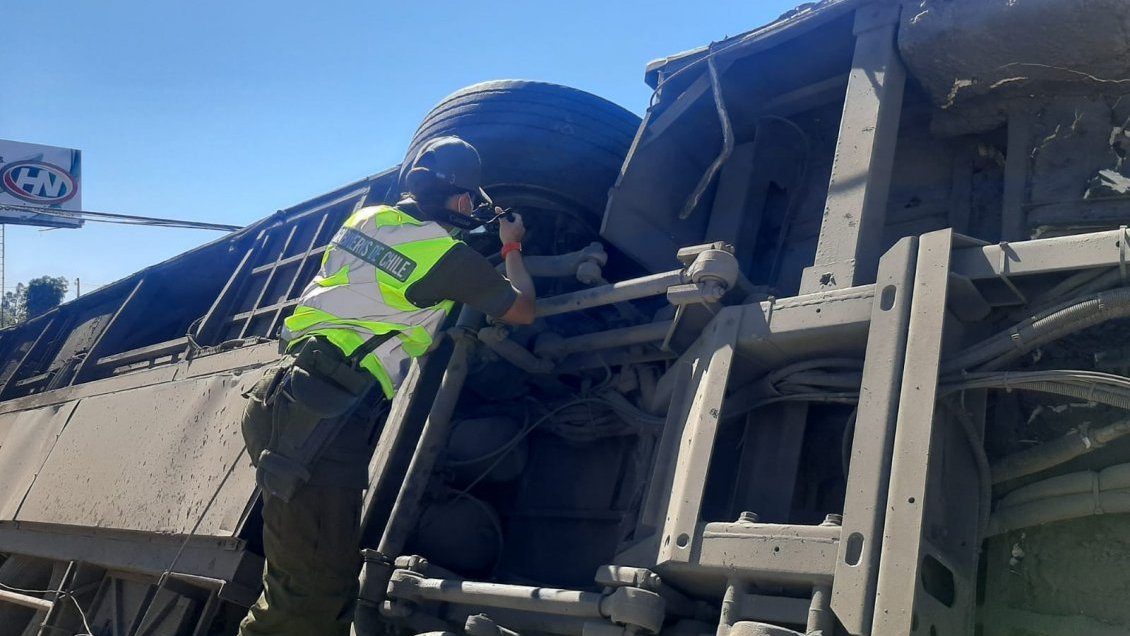 Peritajes mecánicos y revisión de cámaras buscan dilucidar causas de fatal accidente de bus en Chillán Viejo