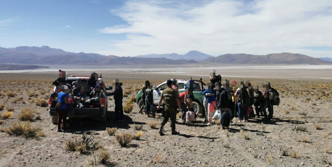 Carabineros rescató a grupo de migrantes perdido en Salar de Ollagüe