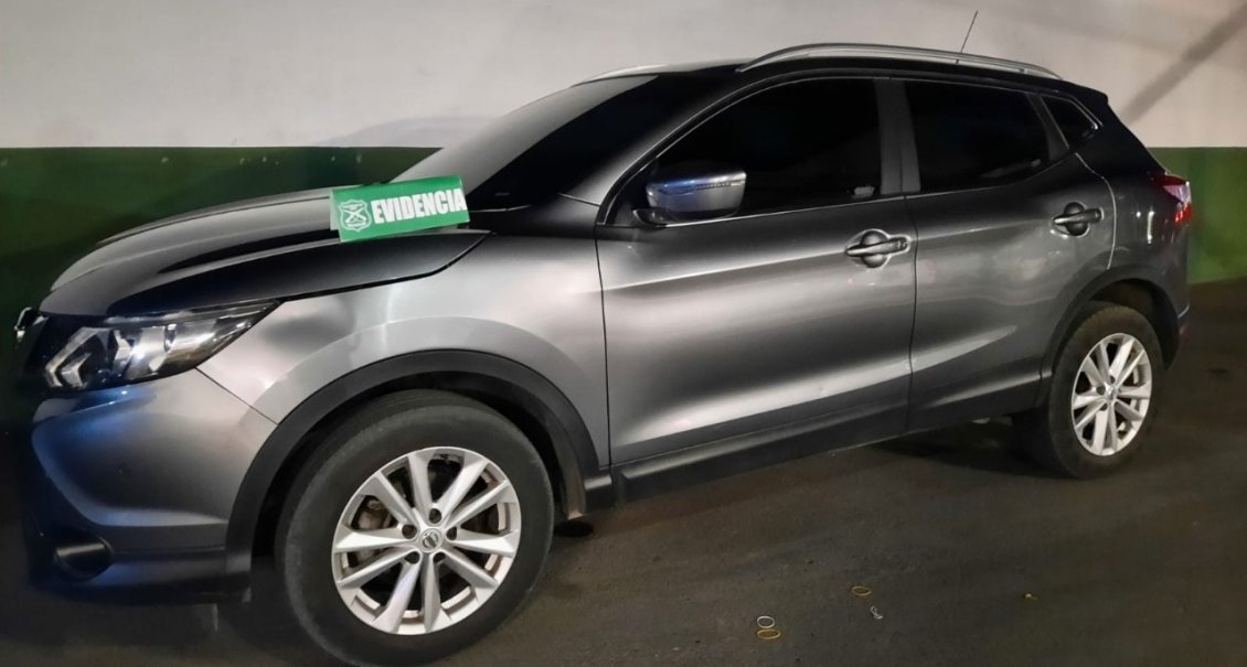 Detenidos en Chillán Viejo tres sujetos a bordo de un auto robado en Santiago