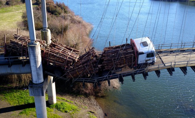 Pasarela que colapsó al paso de un camión en Carahue estará habilitada en marzo