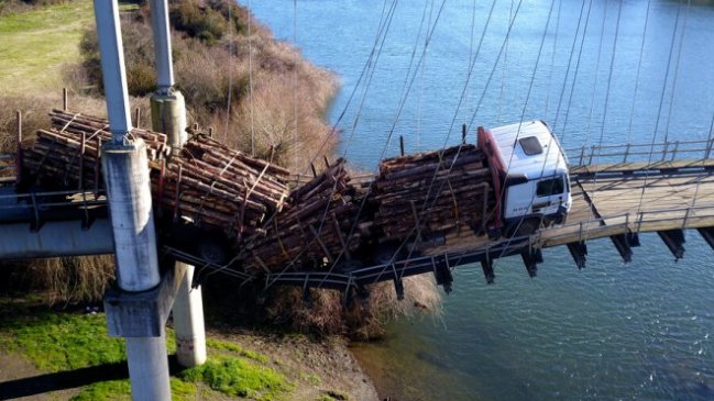 Pasarela que colapsó al paso de un camión en Carahue estará habilitada en marzo