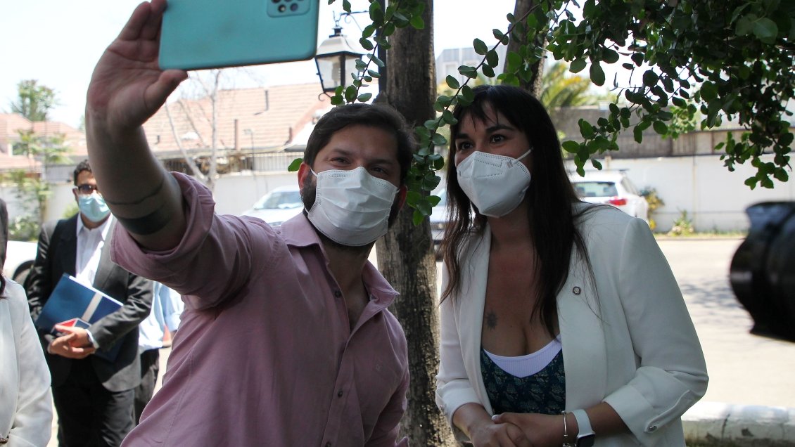 Izkia Siches deja presidencia del Colmed para sumarse a campaña de Boric