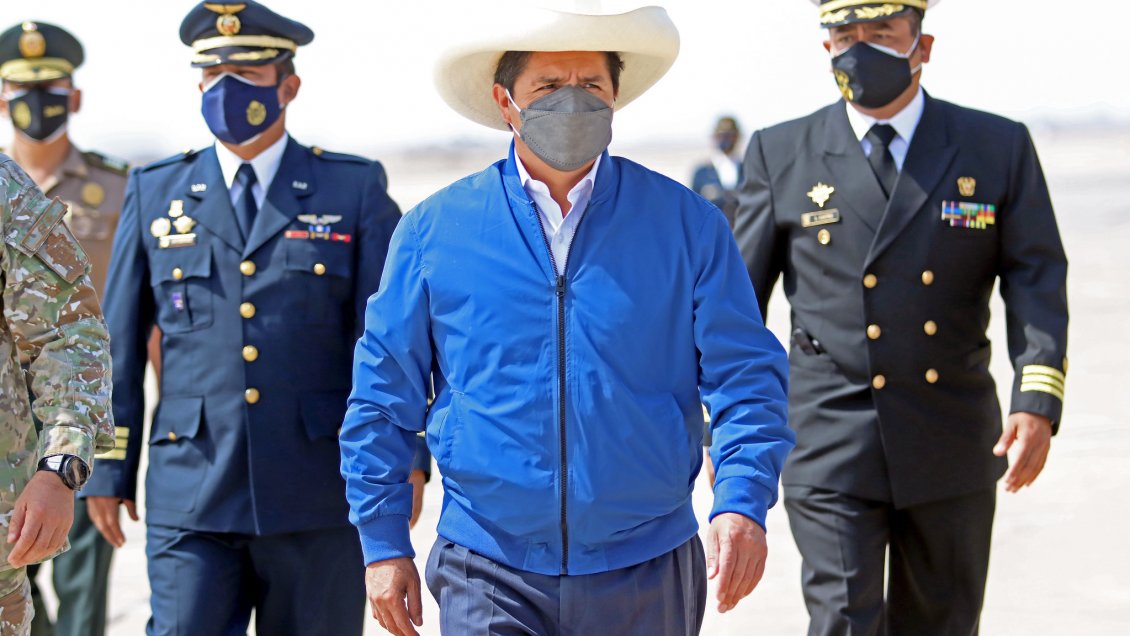 Oposición pidió la destitución del presidente de Perú por 