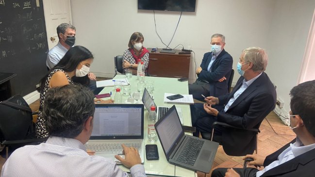 Kast suma a Sylvia Eyzaguirre, Cecilia Cifuentes, Sebastián Claro y José Luis Daza a su equipo económico