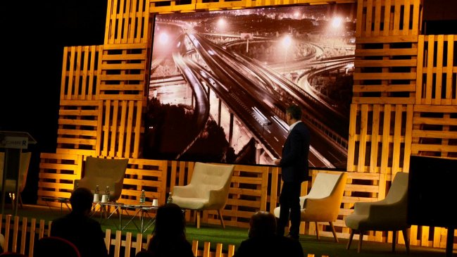 Cumbre R partió con llamado de Orrego a pasar del diagnóstico a la acción