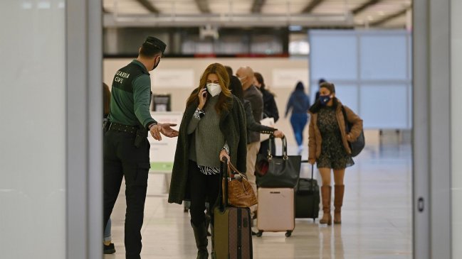 España restringió los controles en sus entradas por la amenaza de la nueva variante Ómicron