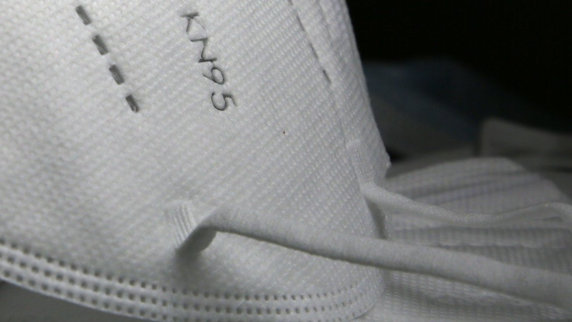 Por temor a la nueva variante: Reino Unido reintroduce mascarillas y PCR a viajeros