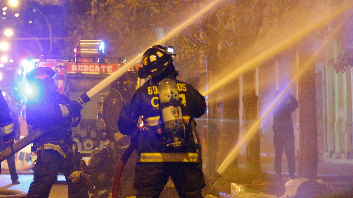 Incendio en un block de departamento en La Granja dejó un fallecido y 14 damnificados