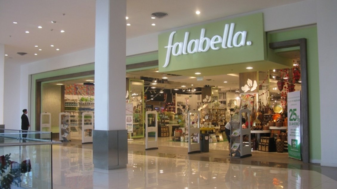 Delincuentes huyeron con 18 millones de pesos desde Falabella Mall Plaza Trébol de Talcahuano