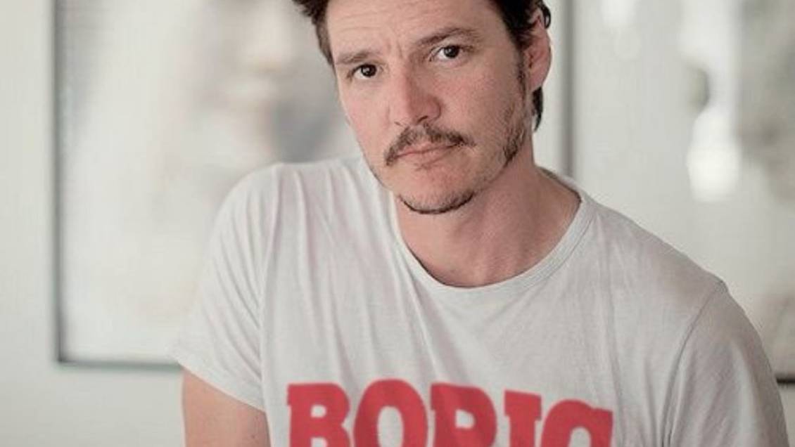 Sigue el apoyo desde Hollywood: Pedro Pascal comparte cómo hacer una polera de Boric