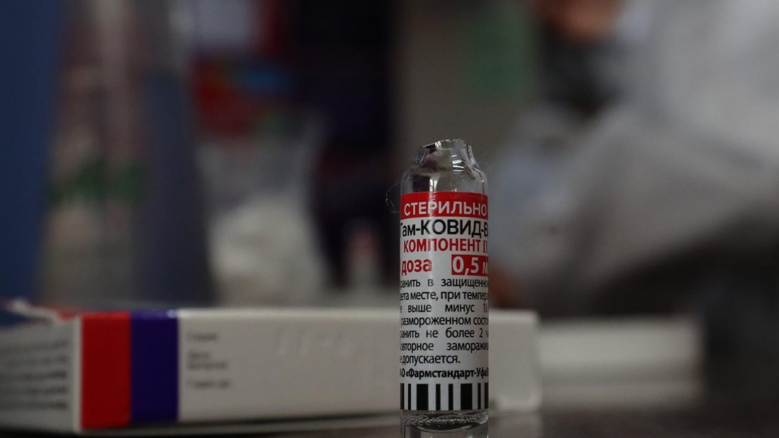Creadores de la Sputnik V aseguraron que pueden adaptar la vacuna a ómicron en 45 días