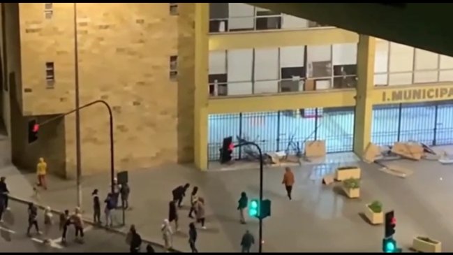 Alcalde de Antofagasta condenó apedreo al municipio por parte de vendedores ambulantes