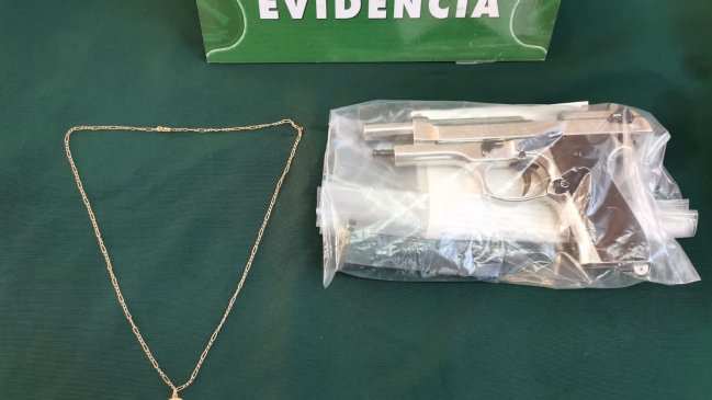 Un adulto y un adolescente detenidos tras asalto a mano armada en la Caleta Portales